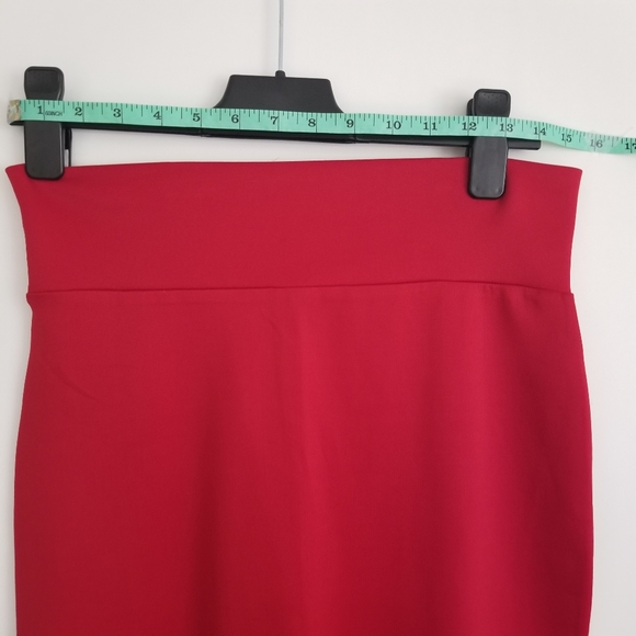 High wasted red skirt with front slit sizeM - Picture 4 of 5